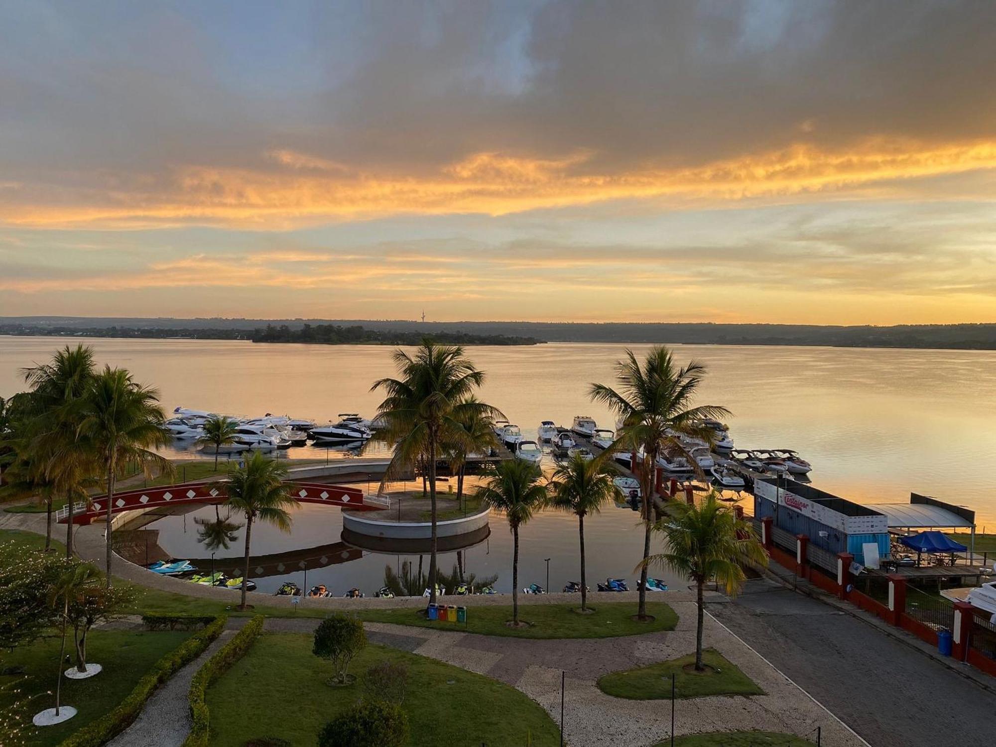 Luxuoso Flat Lake Side Com Vista Para O Lago Brasília Luaran gambar